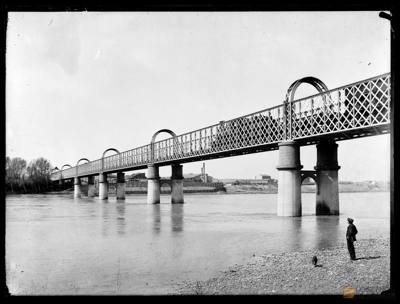 Puente del ferrocarril sobre el río Ebro, actualmente puente de la Almozara. Manuel Coyne